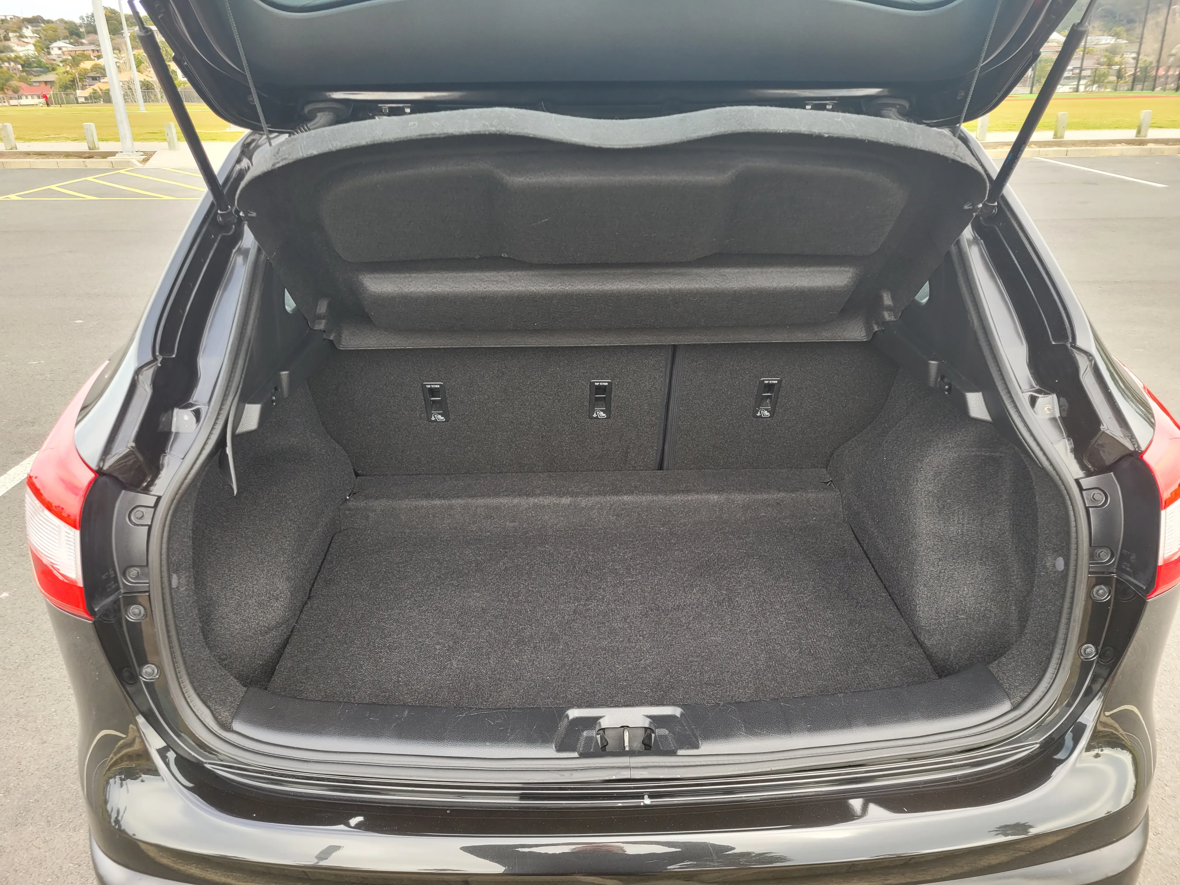 2016 Nissan Qashqai ST 2.0P (NZ) Carousel 15