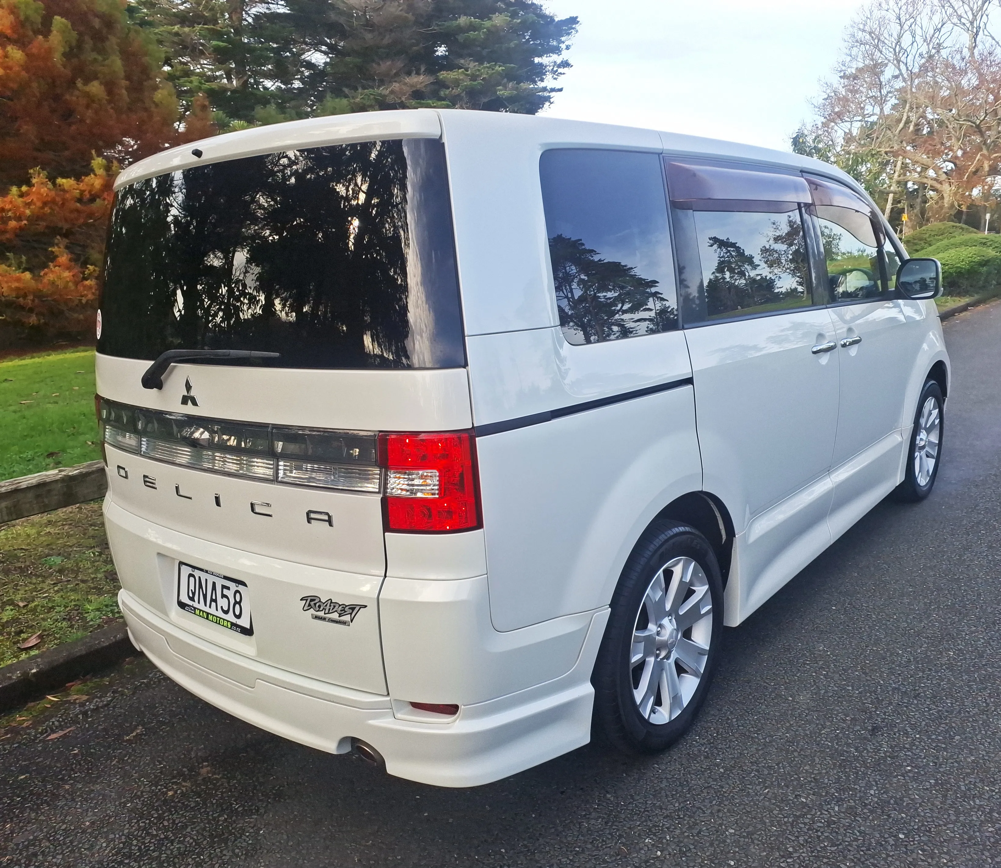 2012 Mitsubishi Delica D5 2ltr Coach Carousel 7