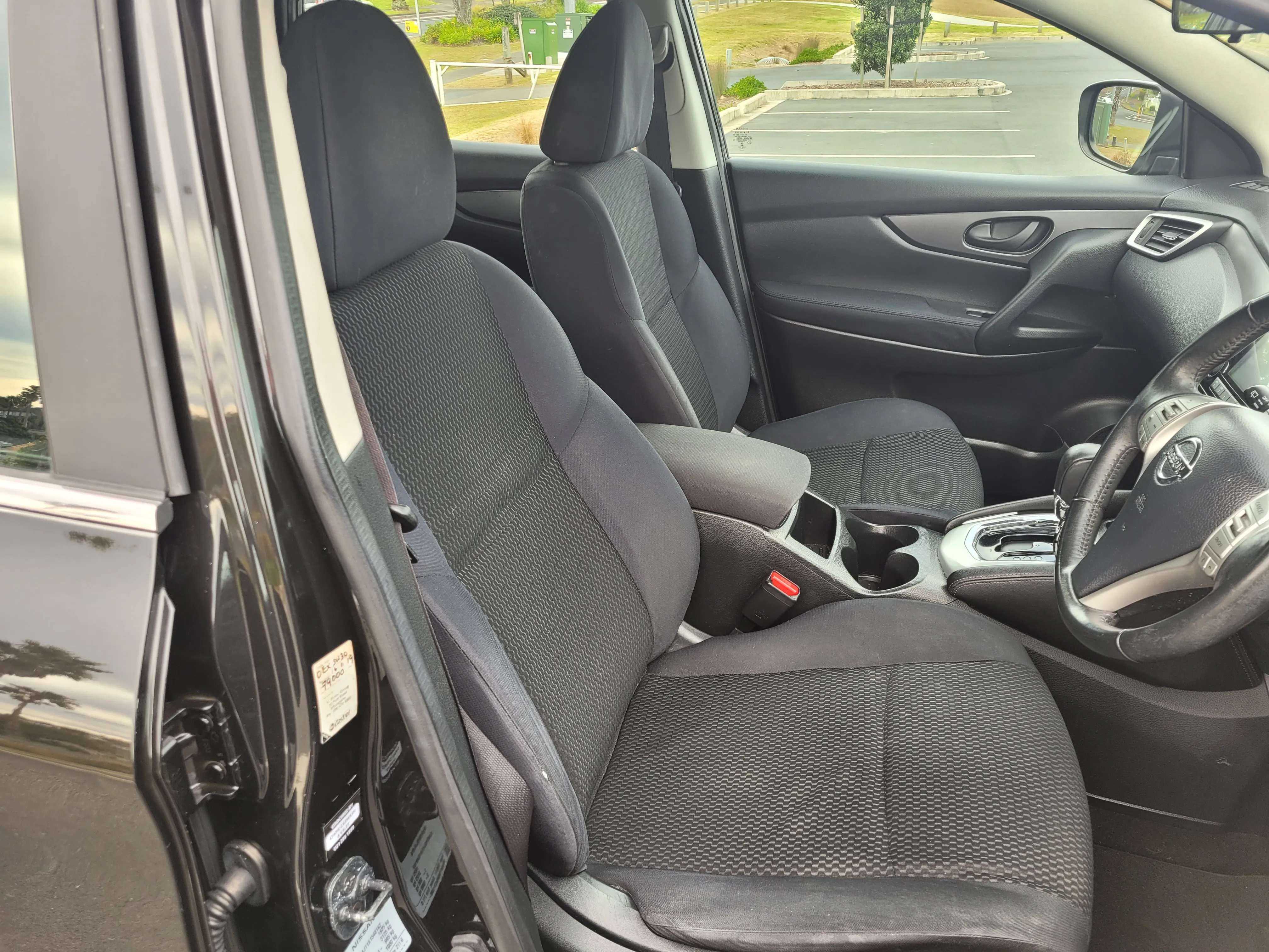 2016 Nissan Qashqai ST 2.0P (NZ) Carousel 13