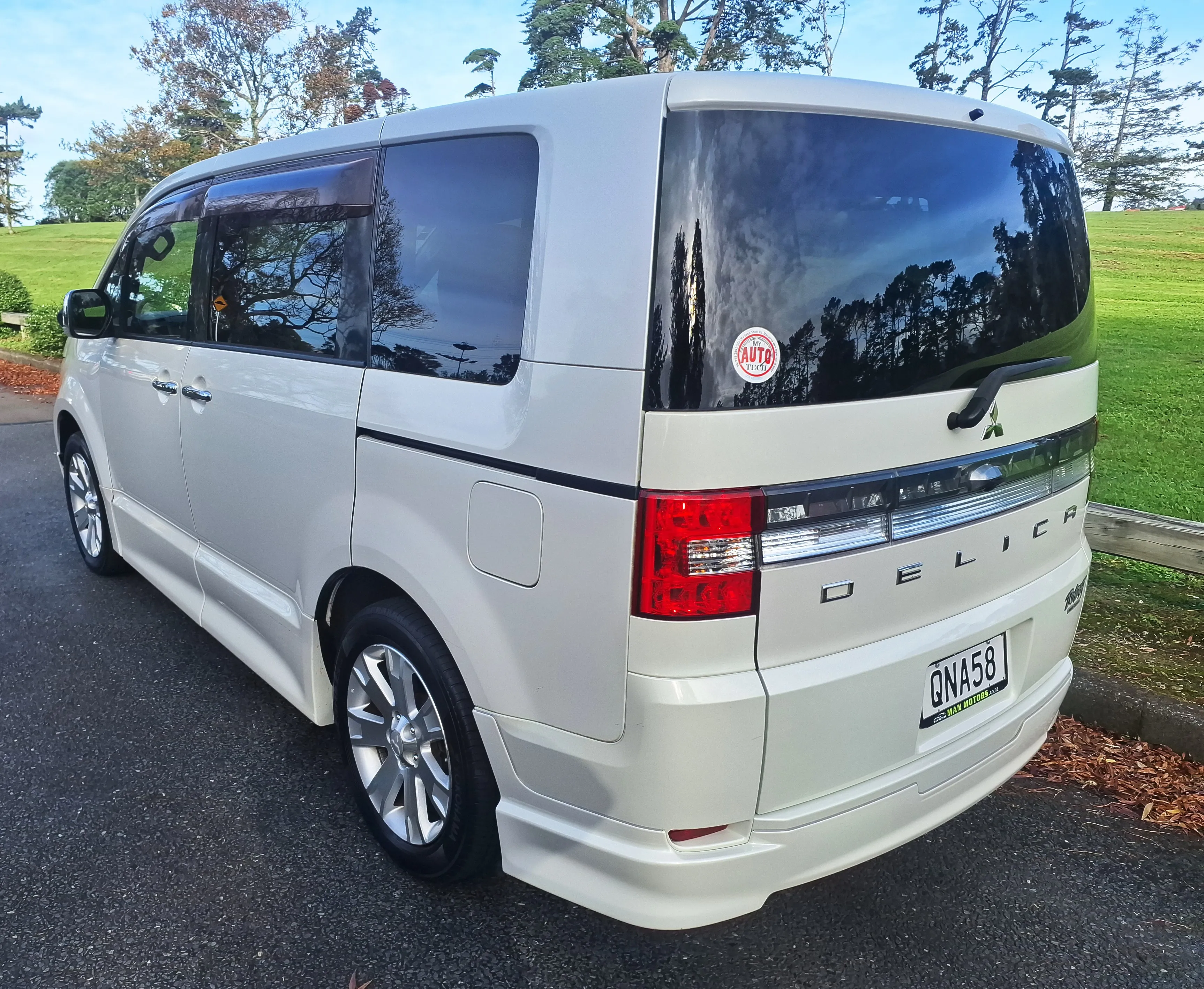 2012 Mitsubishi Delica D5 2ltr Coach Carousel 5