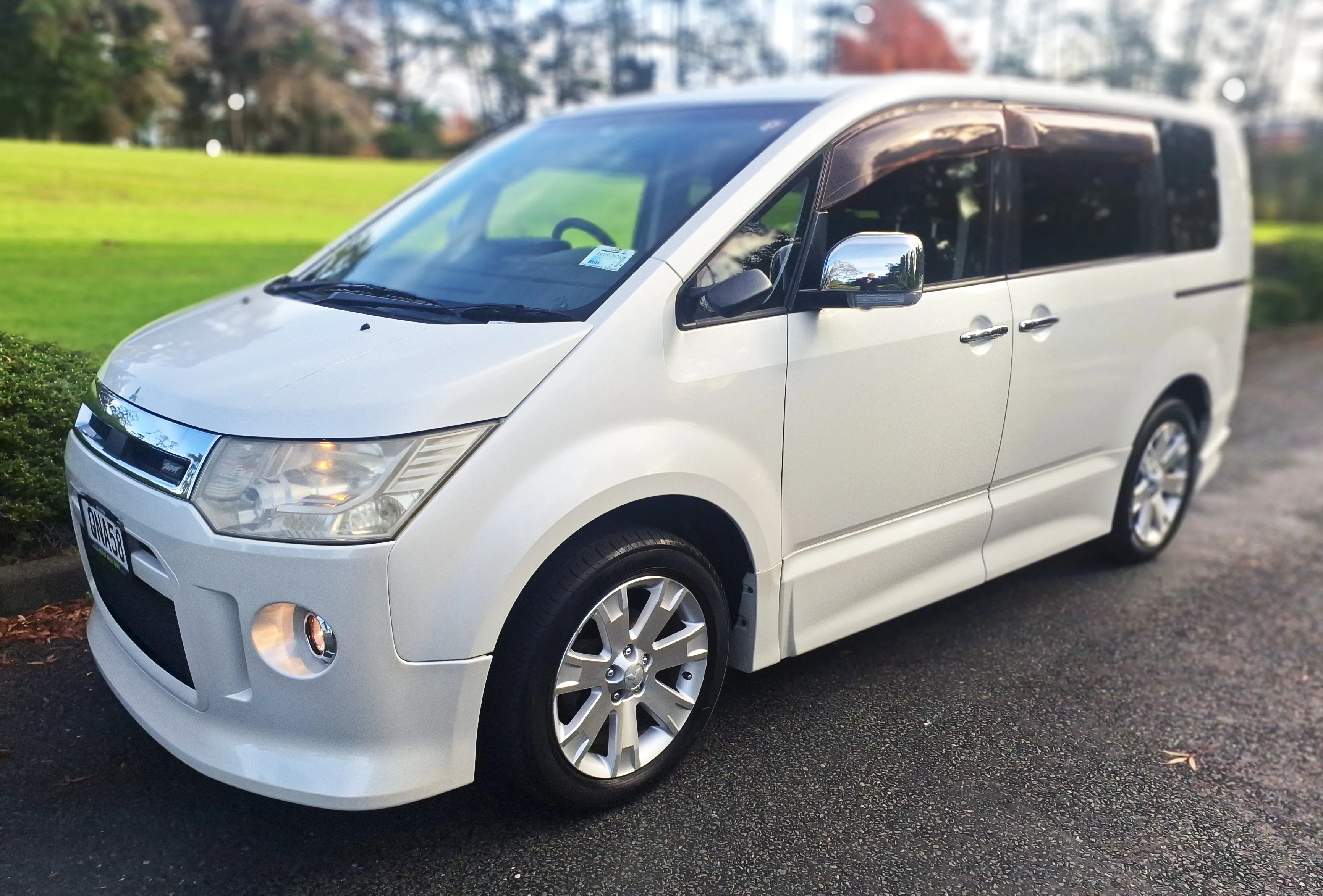 2012 Mitsubishi Delica D5 2ltr Coach Carousel 8