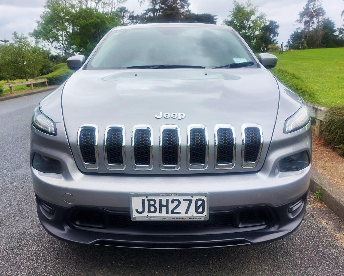 2015 Jeep Cherokee 2.4P Sport (NZ) Collage 1