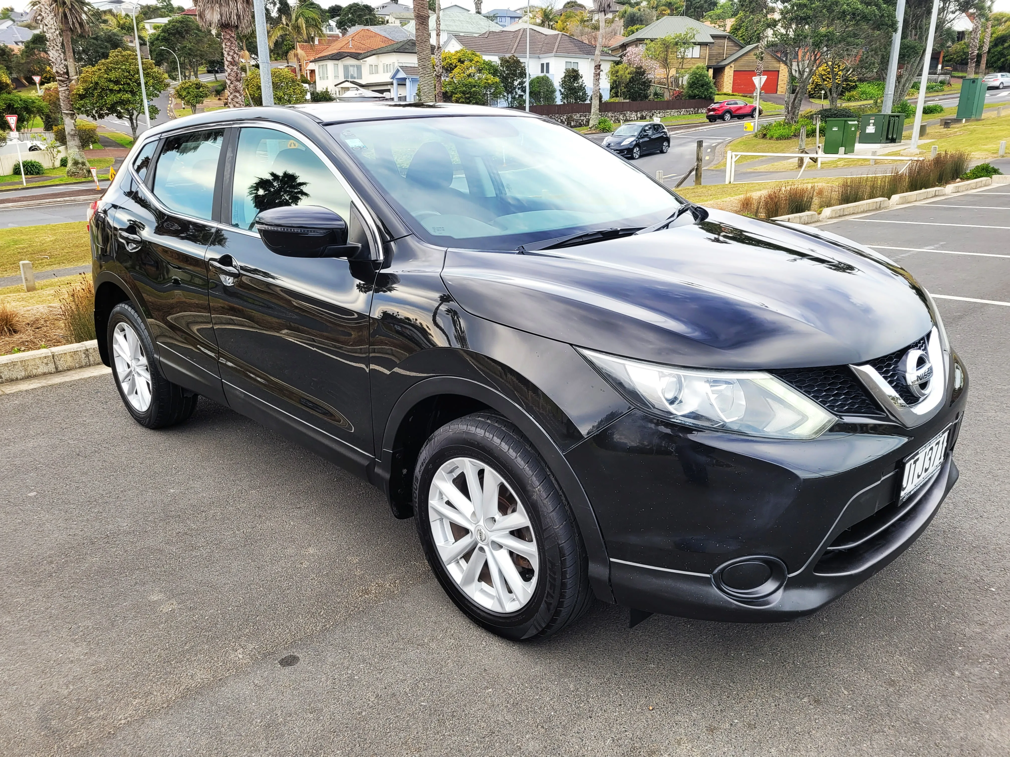 2016 Nissan Qashqai ST 2.0P (NZ) Carousel 2
