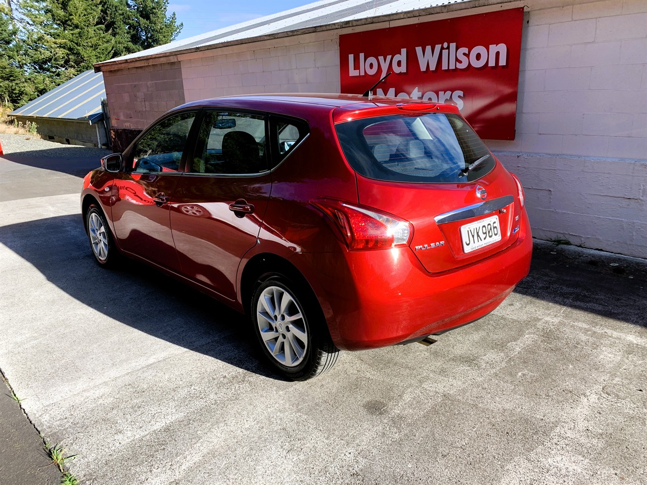2016 Nissan Pulsar ST Carousel 15