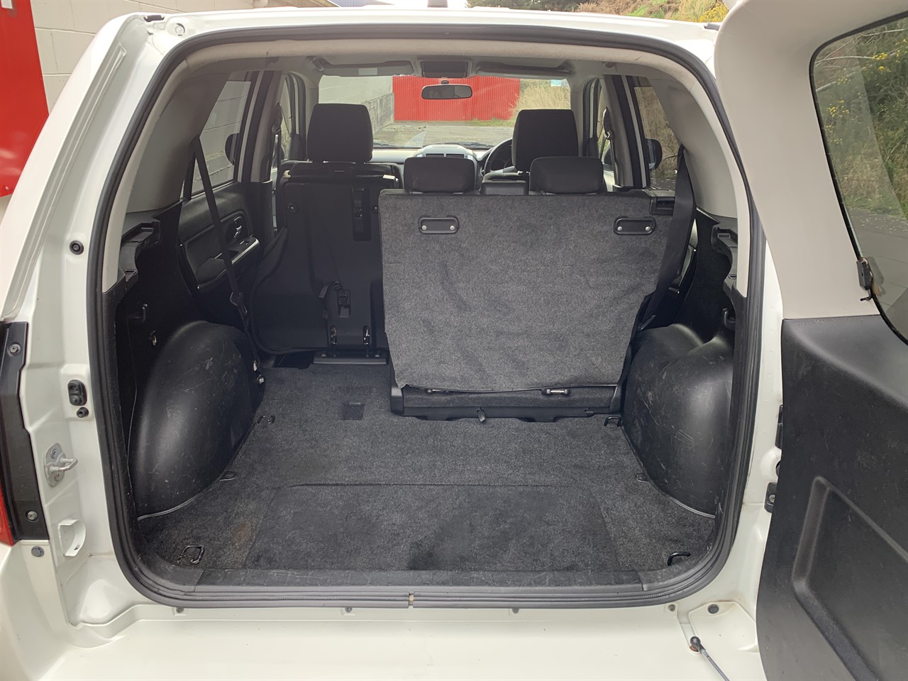 2012 Suzuki Escudo 2.4 XG 4WD Carousel 1