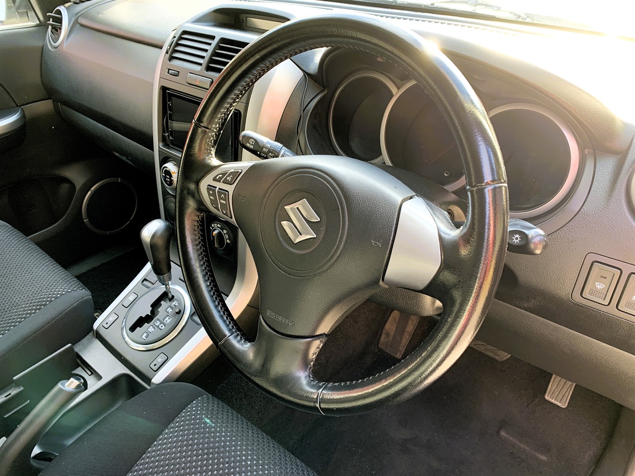 2005 Suzuki Escudo Carousel 2