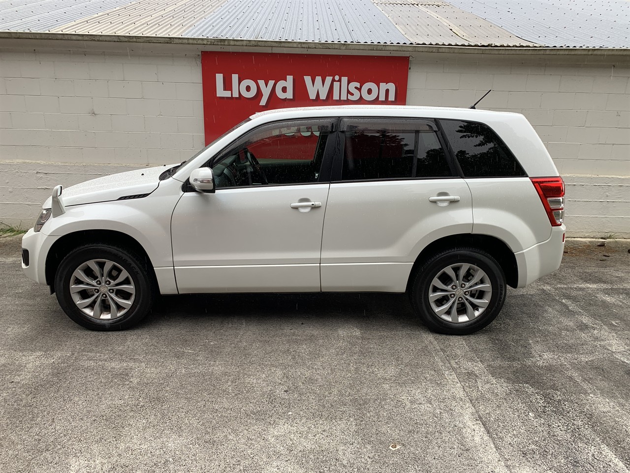 2012 Suzuki Escudo 2.4 XG 4WD Carousel 17
