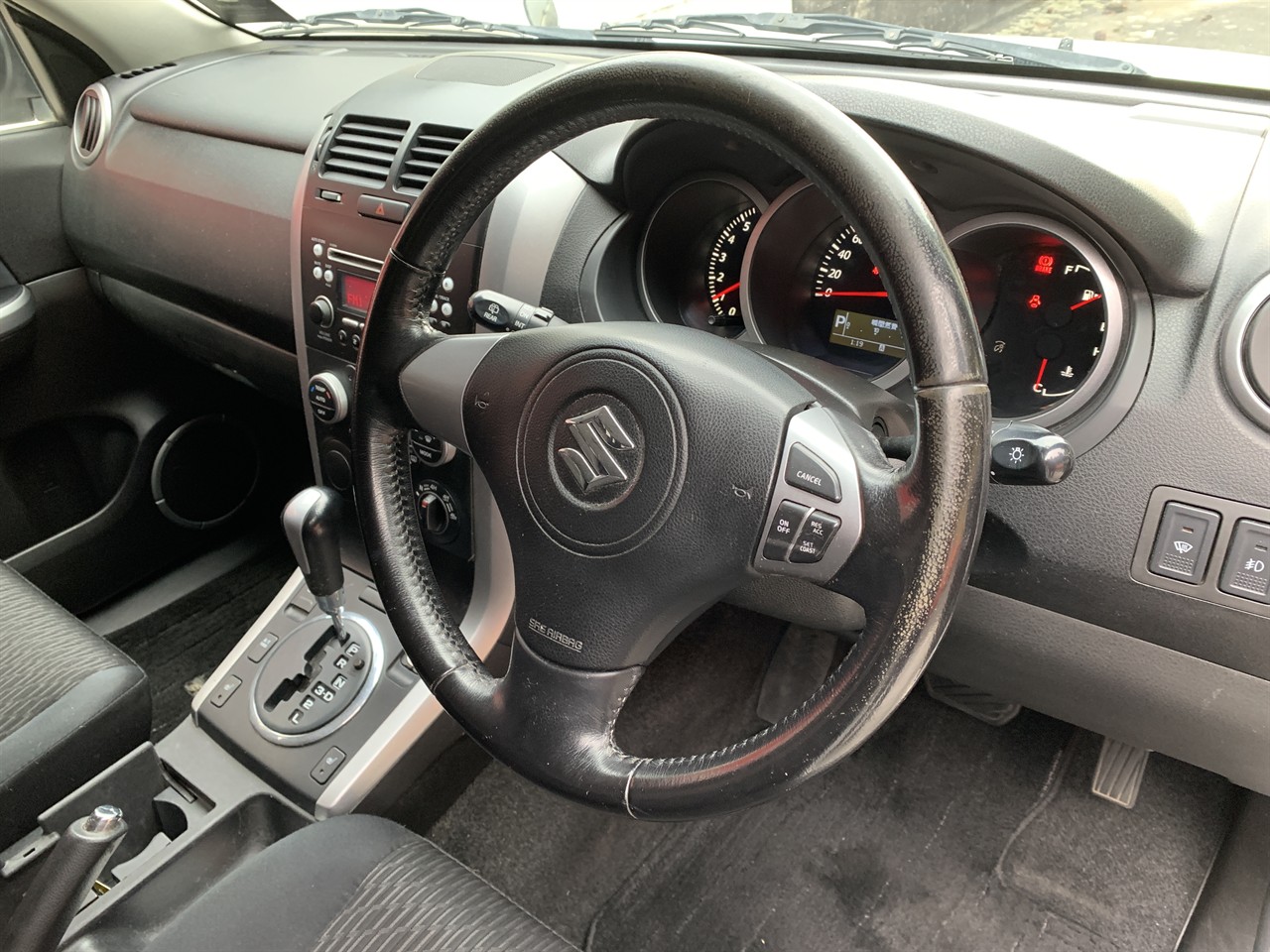 2012 Suzuki Escudo 2.4 XG 4WD Carousel 6