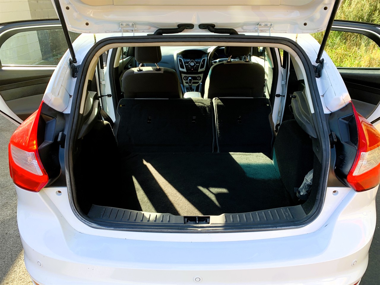 2013 Ford Focus 2.0 SPORT AUTO HATCH Collage 2
