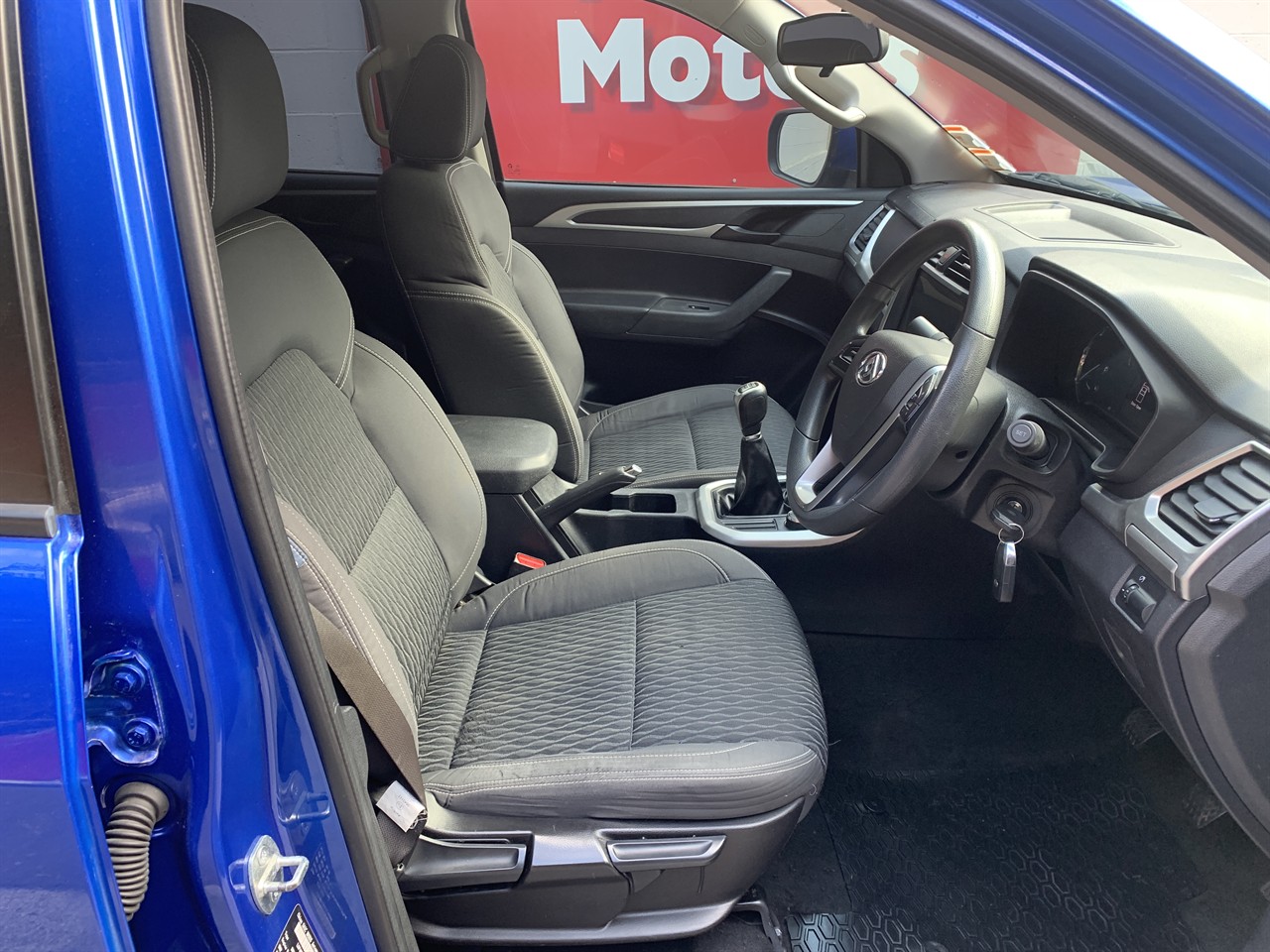 2021 LDV T60 4WD MT 2.8DT/4WD/6MT Collage 1