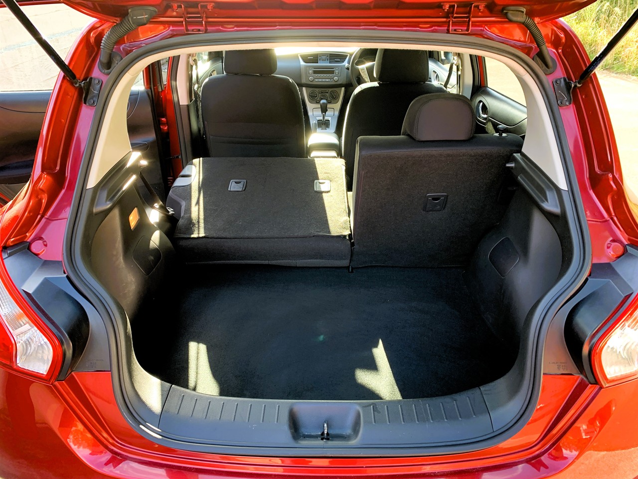 2016 Nissan Pulsar ST Carousel 1