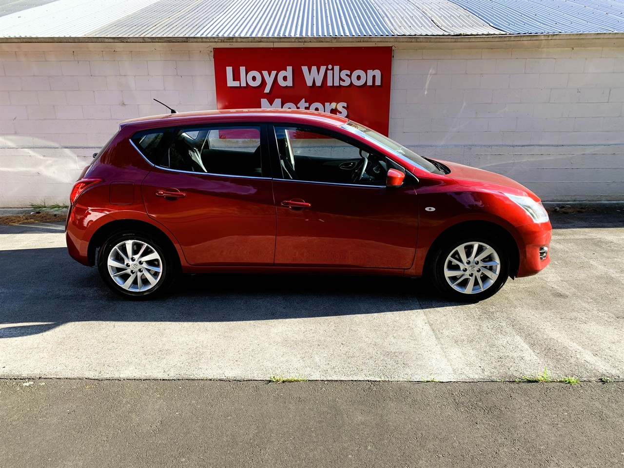 2016 Nissan Pulsar ST Carousel 12
