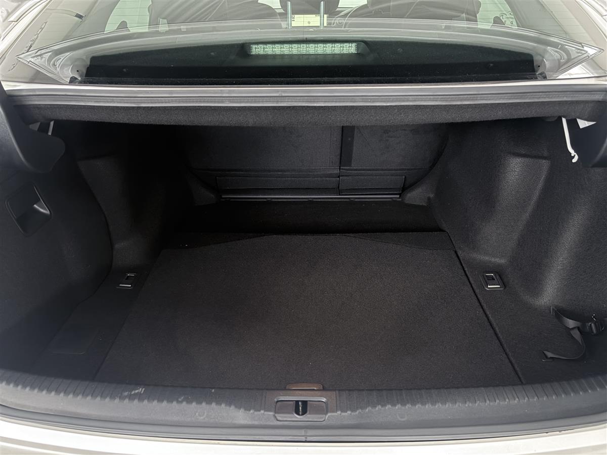 2019 Lexus IS 300h Hybrid,Blind spot, RADAR CRUISE Carousel 7