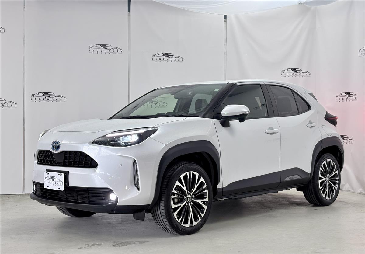 2023 Toyota Yaris Cross Eletric boot,HYBRID ,Z,Service history Collage 2