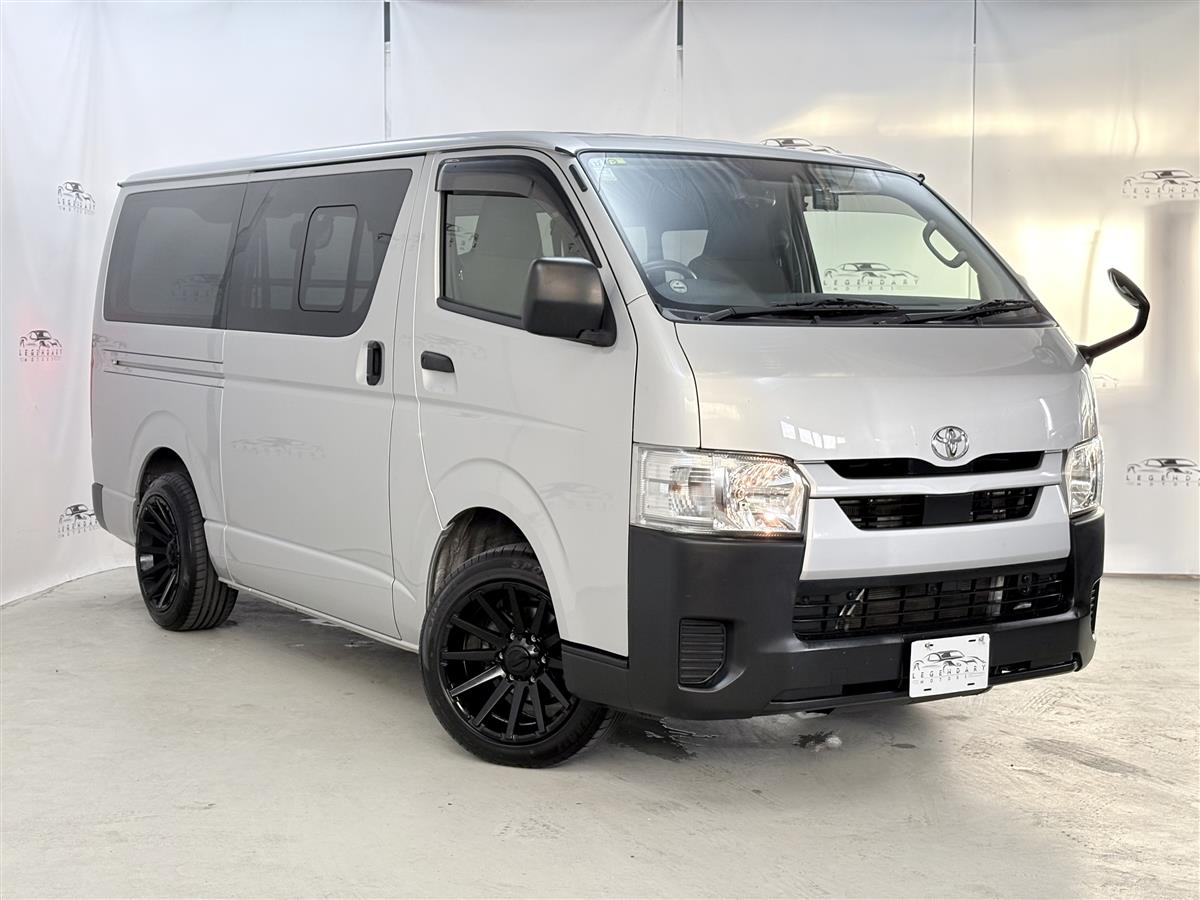 2022 Toyota Hiace 2.8 diesel, 6 SEATERS,Service history