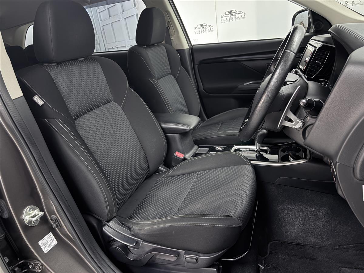 2020 Mitsubishi Outlander 4WD,360 camera,7 Seaters,33824 KM Carousel 12