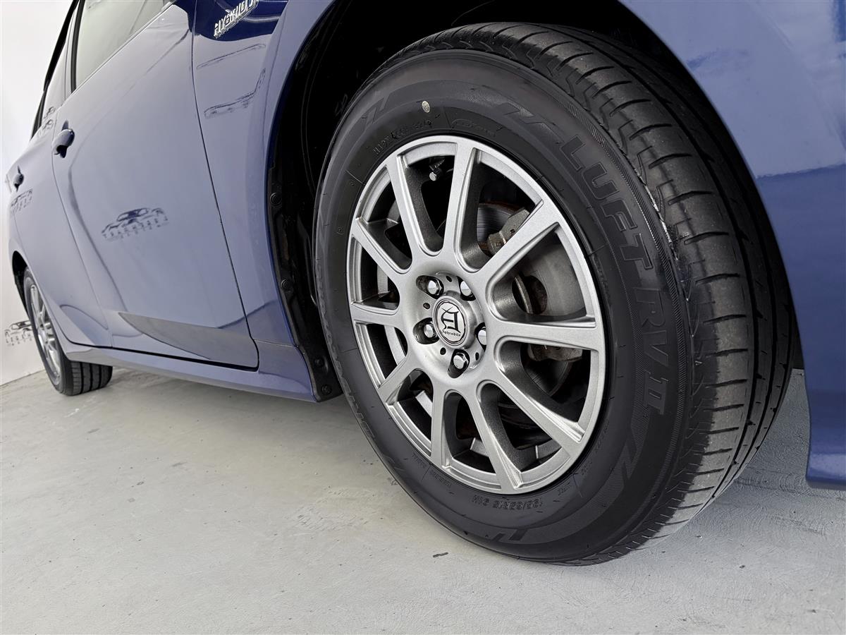 2015 Toyota Prius 1.8S Reverse Camera,Radar cruise Carousel 6