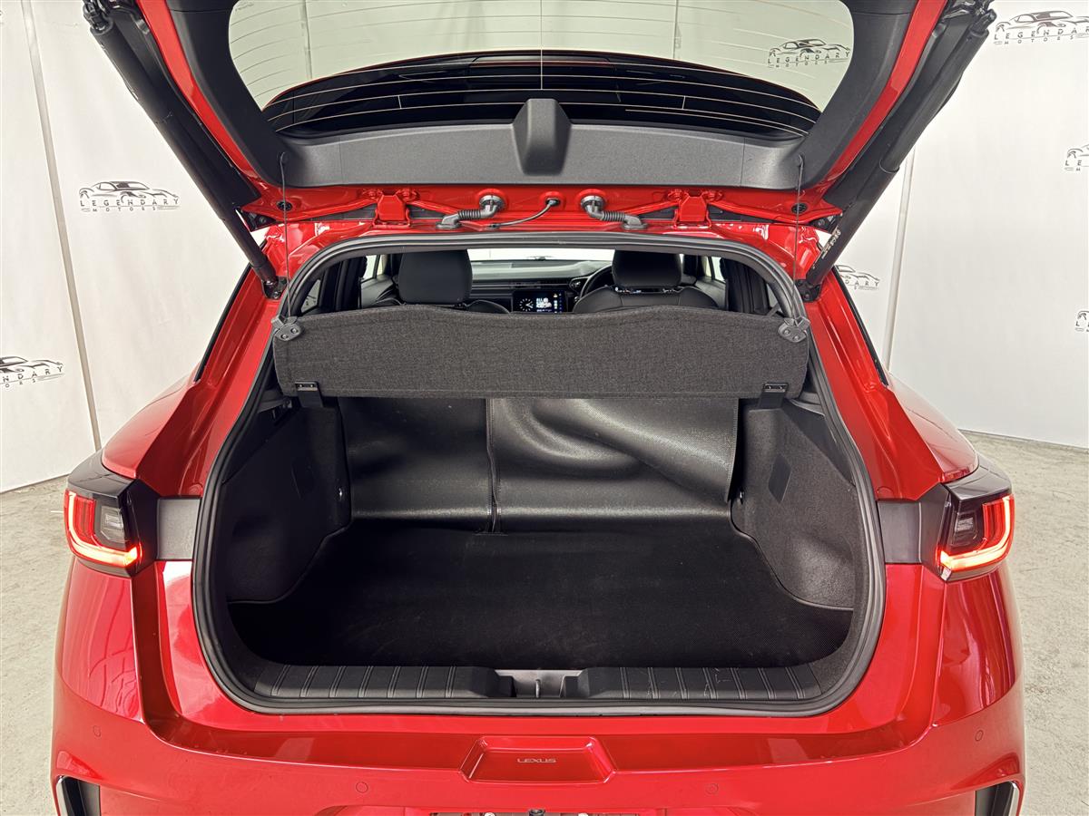 2025 Lexus LBX RELAX AWD HYBRID,Eletric boot Carousel 7