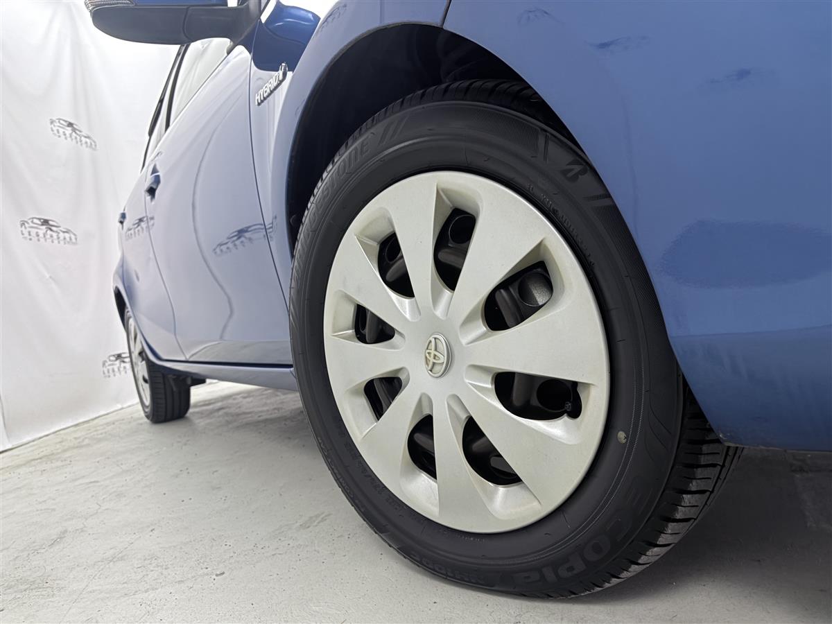 2012 Toyota Aqua HYBRID S,Push start,Service history Carousel 6
