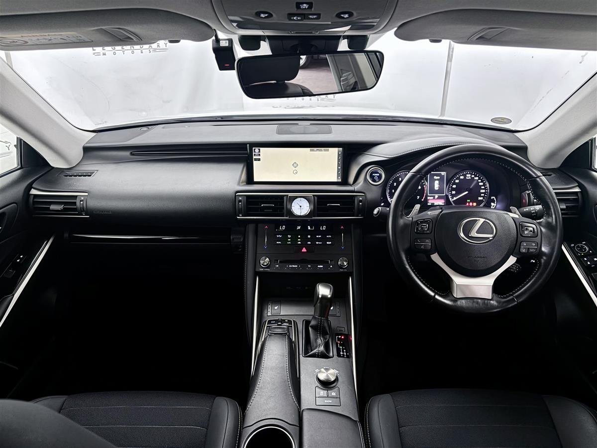 2019 Lexus IS 300h Hybrid,Blind spot, RADAR CRUISE Carousel 10