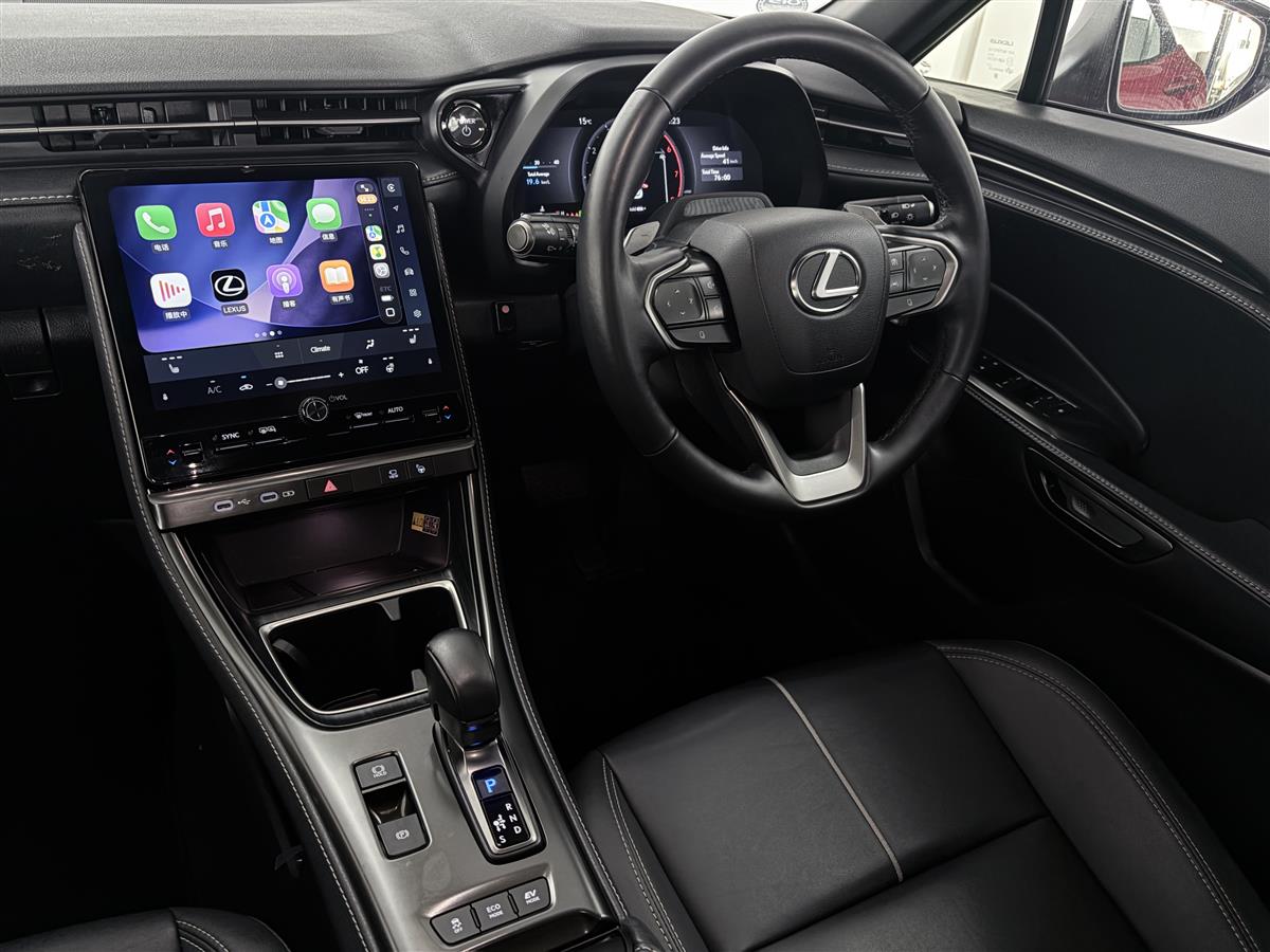 2025 Lexus LBX RELAX AWD HYBRID,Eletric boot Carousel 15