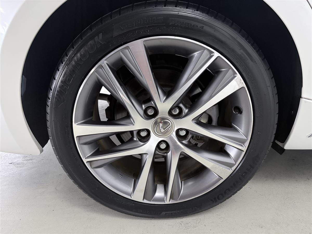 2019 Lexus IS 300h Hybrid,Blind spot, RADAR CRUISE Carousel 6