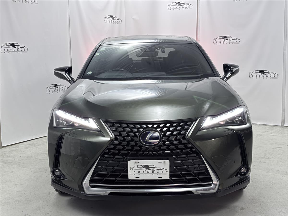 2019 Lexus UX 250h 2.0 HYBRID,3 keys,Super low km Collage 1