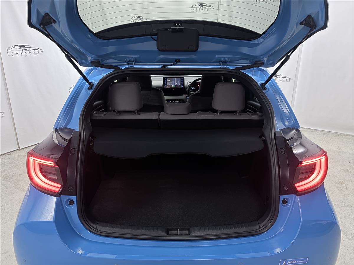 2020 Toyota Yaris 1.5 HYBRID Z,360 Camera,Low km Carousel 7