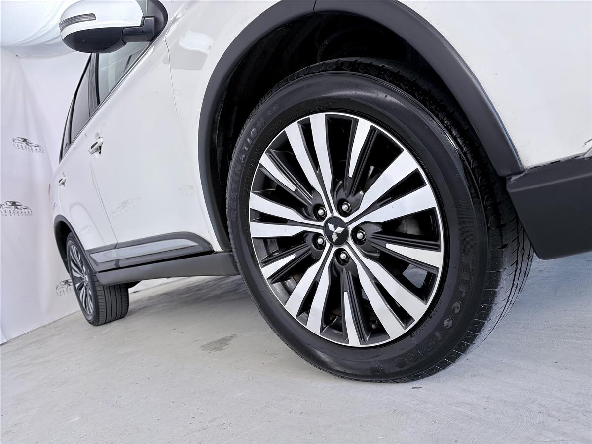2020 Mitsubishi Outlander XLS,4WD,7 seaters,Carplay,BSM Carousel 6