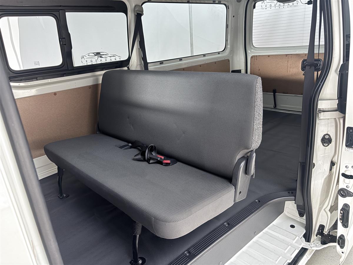 2021 Toyota Hiace GL 2.8 diesel, 6 SEATERS,Service history Carousel 9