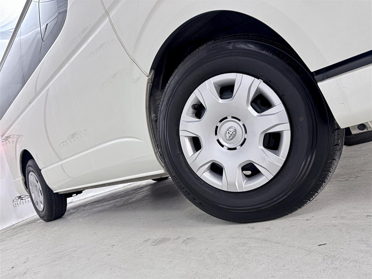 2021 Toyota Hiace GL 2.8 diesel, 6 SEATERS,Service history Carousel 6