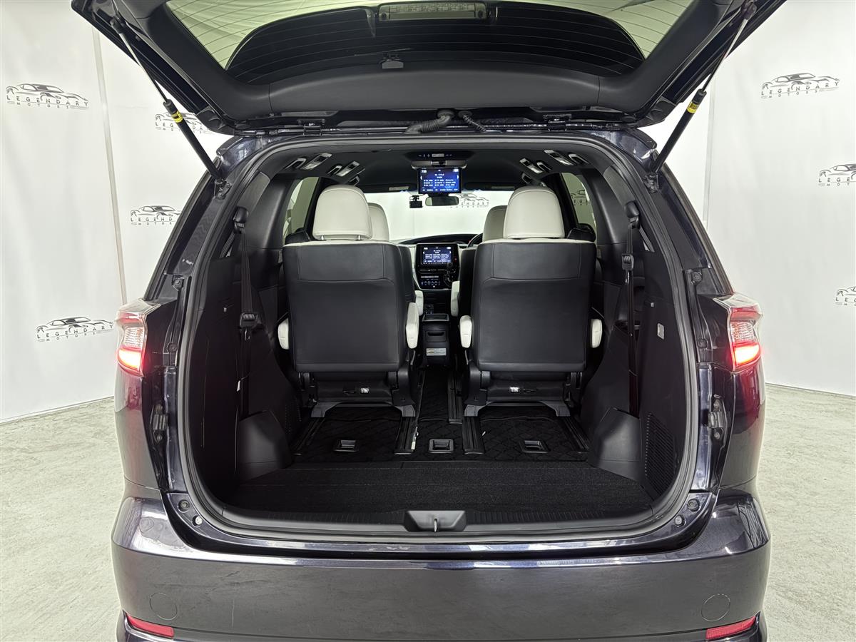 2016 Toyota Estima Aeras Premium,35352KM,Service history Carousel 7