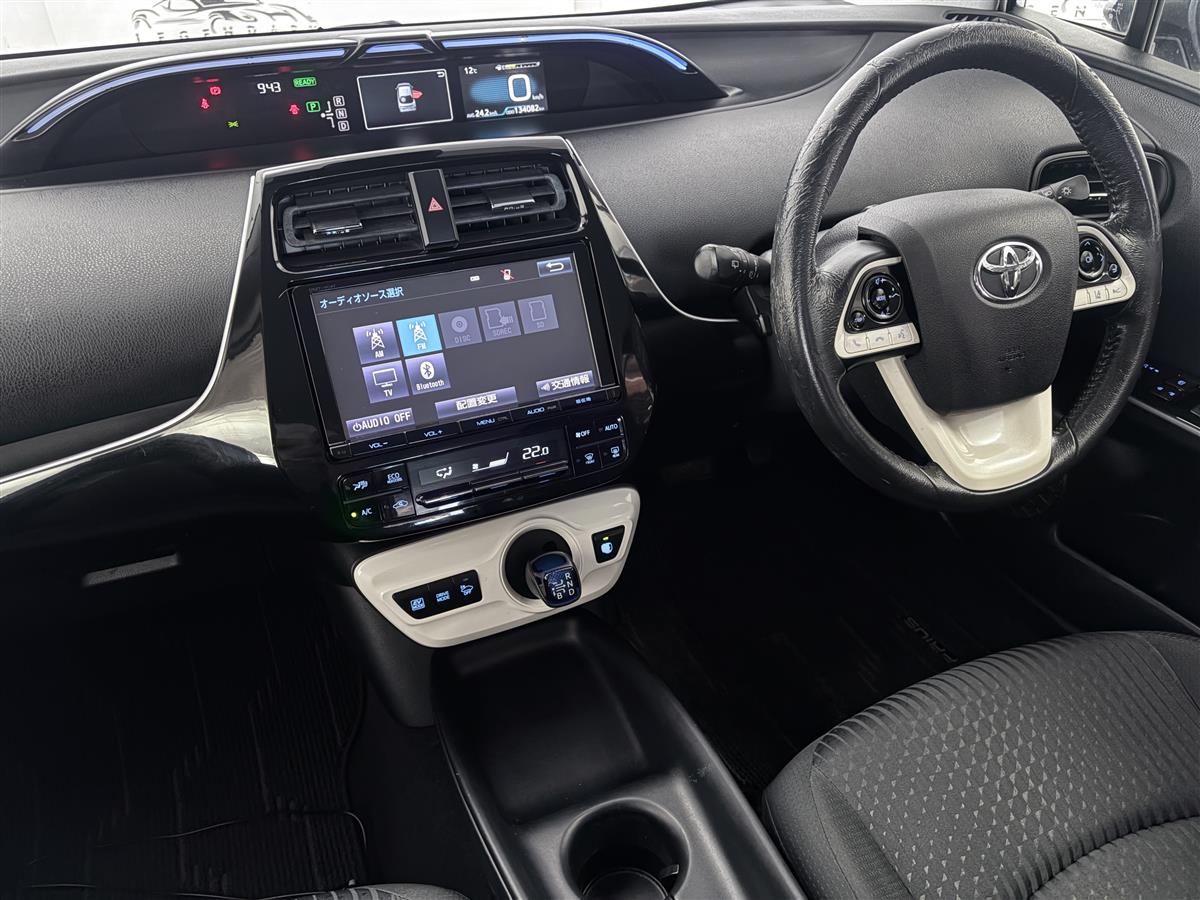 2015 Toyota Prius 1.8S Reverse Camera,Radar cruise Carousel 16