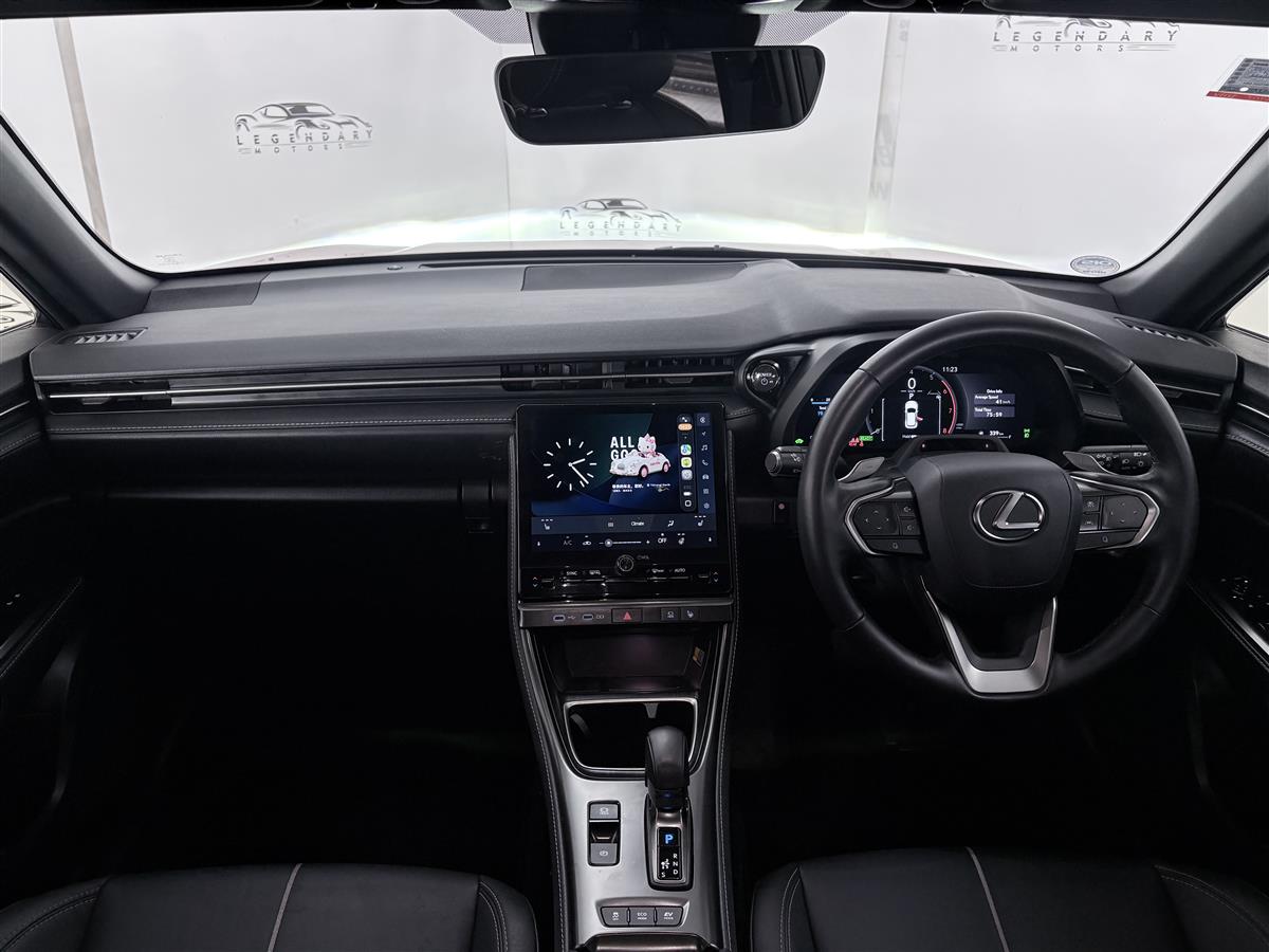 2025 Lexus LBX RELAX AWD HYBRID,Eletric boot Carousel 9