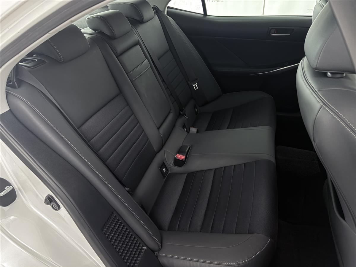 2019 Lexus IS 300h Hybrid,Blind spot, RADAR CRUISE Carousel 9