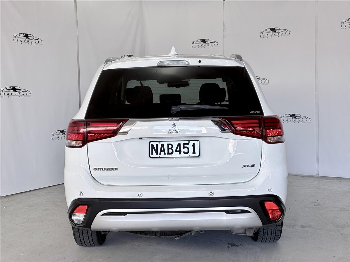2020 Mitsubishi Outlander XLS,4WD,7 seaters,Carplay,BSM Carousel 4