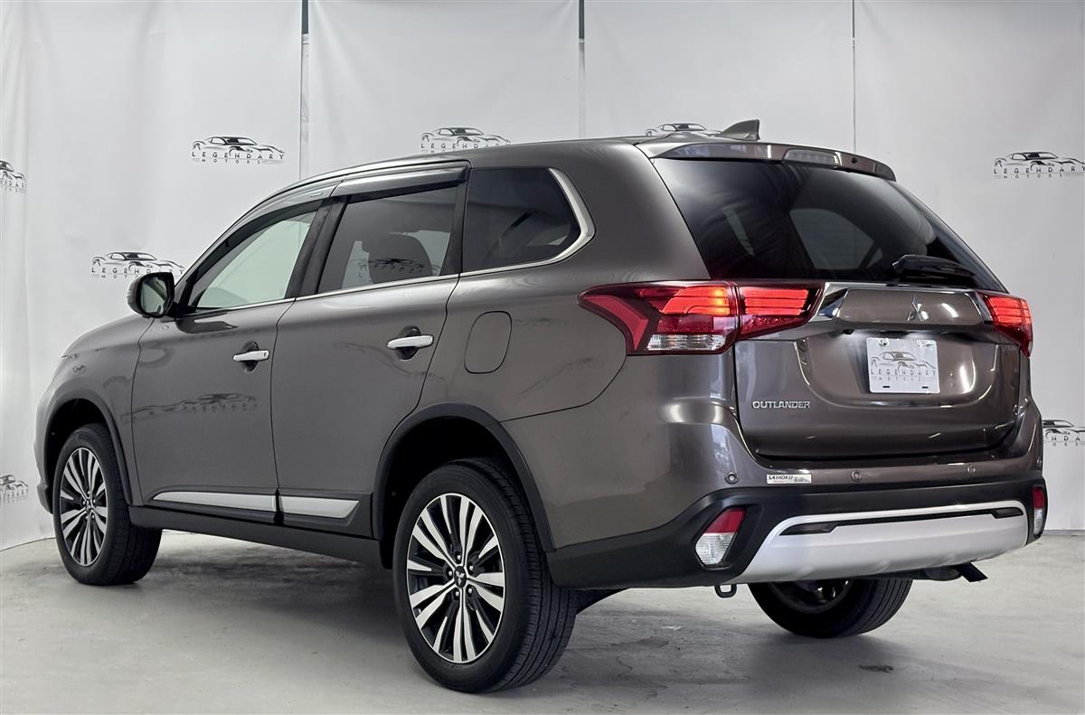 2020 Mitsubishi Outlander 4WD,360 camera,7 Seaters,33824 KM Carousel 3
