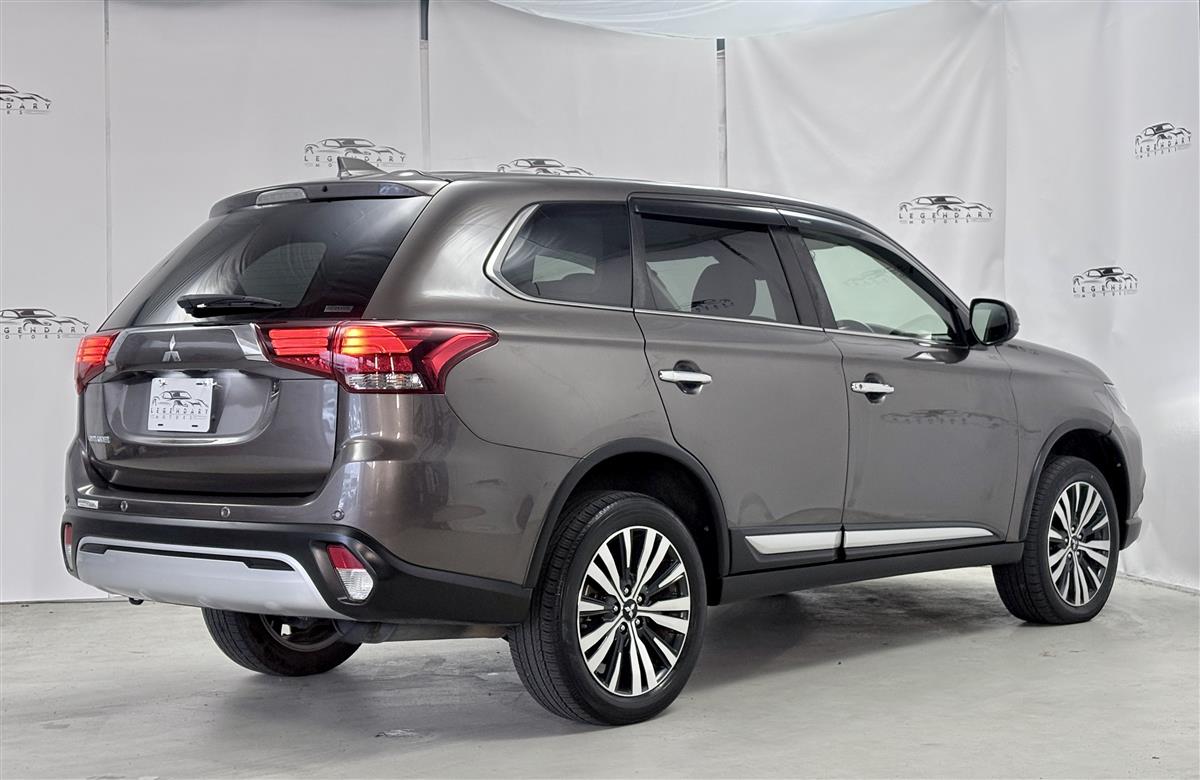 2020 Mitsubishi Outlander 4WD,360 camera,7 Seaters,33824 KM Carousel 5