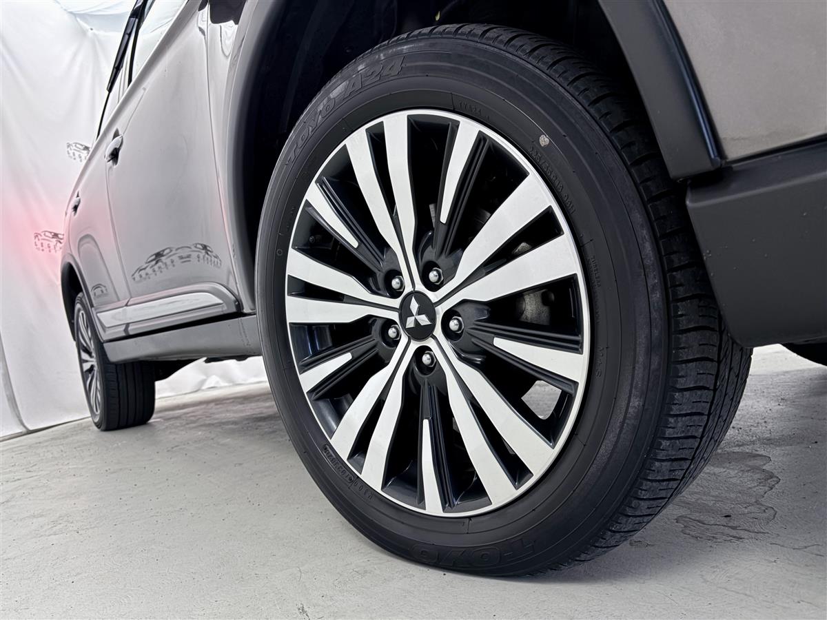 2020 Mitsubishi Outlander 4WD,360 camera,7 Seaters,33824 KM Carousel 6