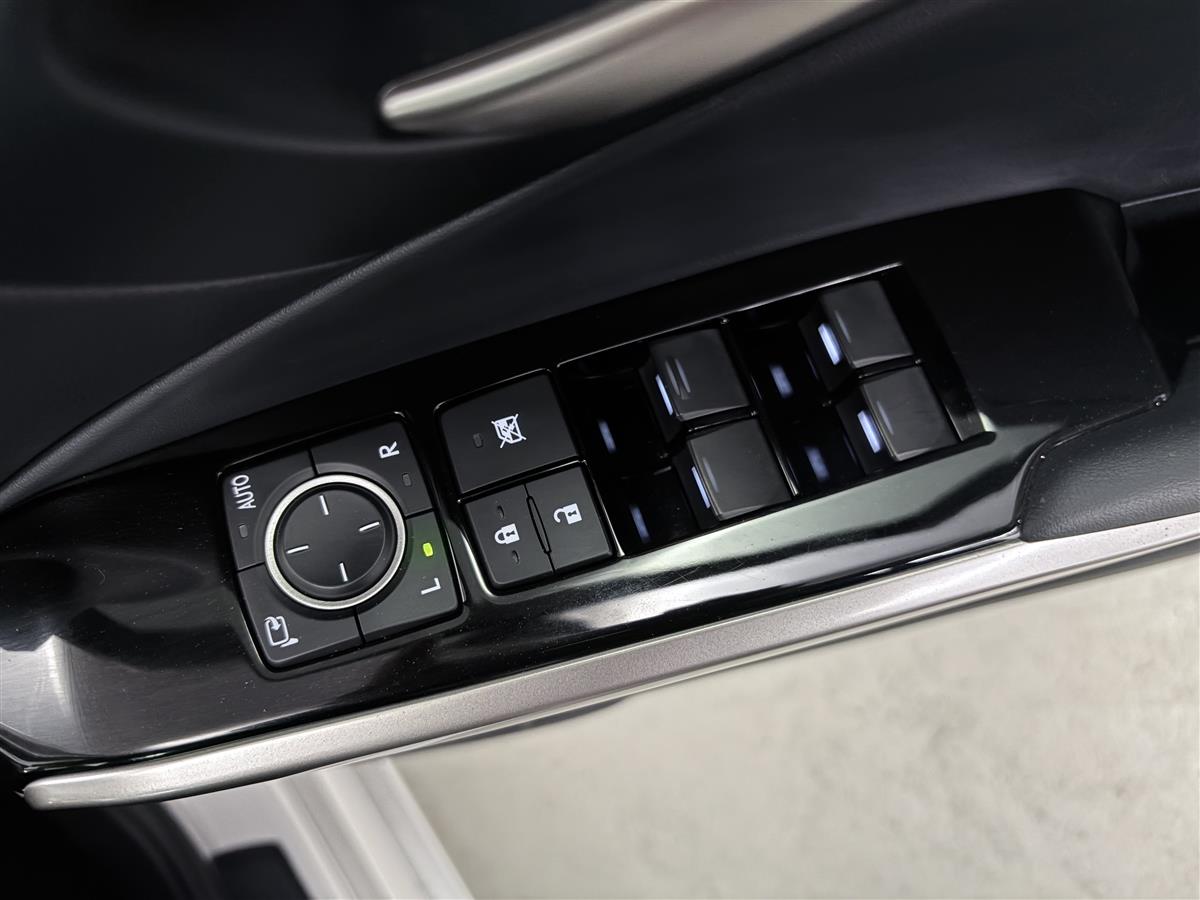 2019 Lexus IS 300h Hybrid,Blind spot, RADAR CRUISE Carousel 12