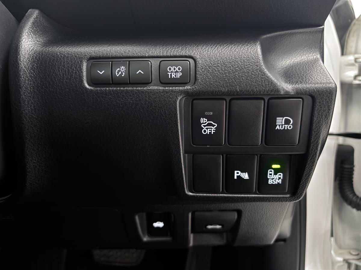 2019 Lexus IS 300h Hybrid,Blind spot, RADAR CRUISE Carousel 13