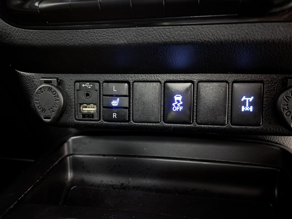 2019 Toyota Hilux SR5 Cruiser,2WD,NZ NEW,tow bar Carousel 14