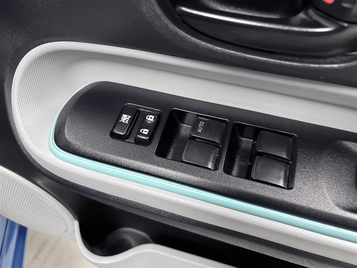 2012 Toyota Aqua HYBRID S,Push start,Service history Carousel 13