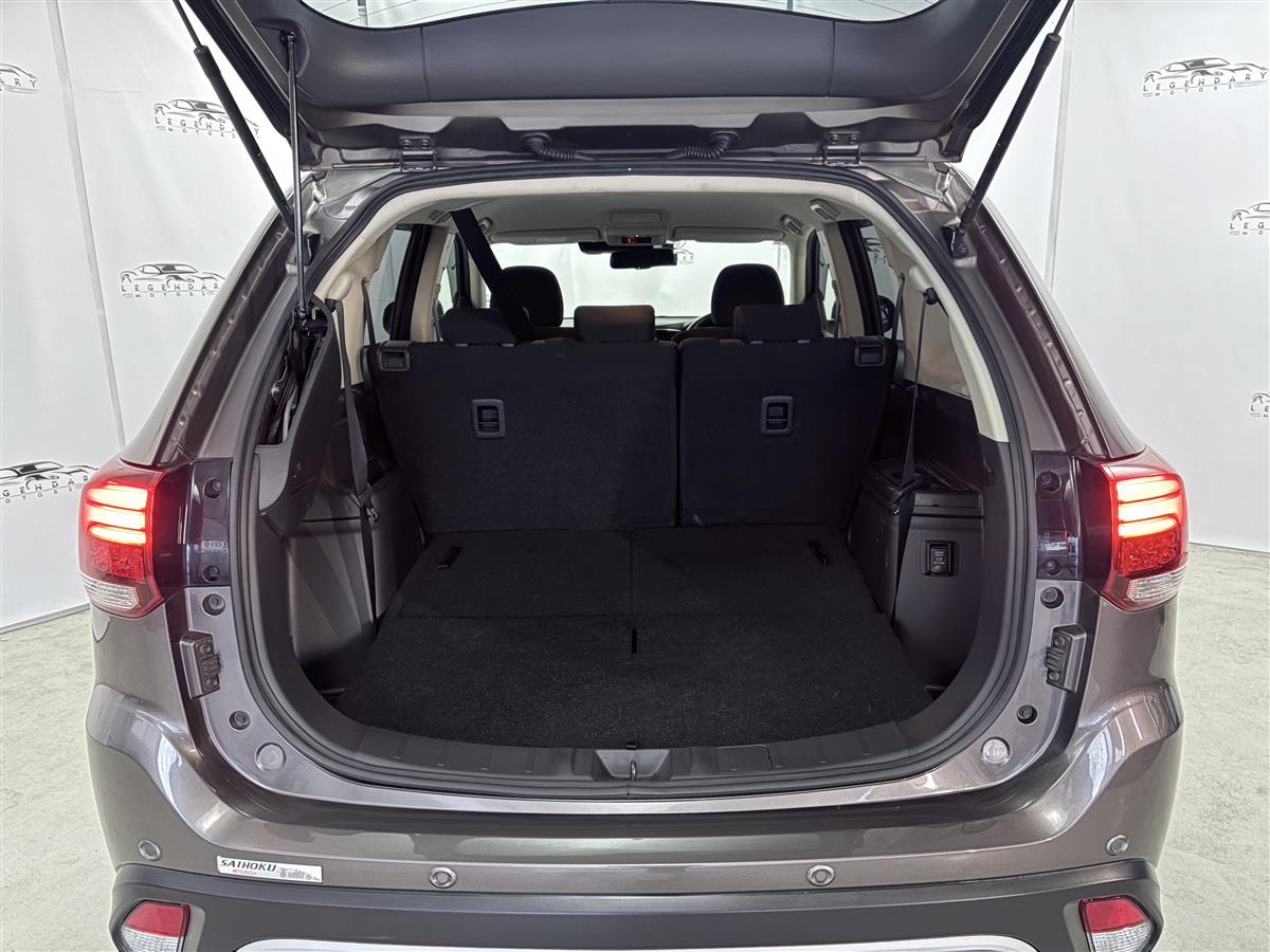 2020 Mitsubishi Outlander 4WD,360 camera,7 Seaters,33824 KM Carousel 7