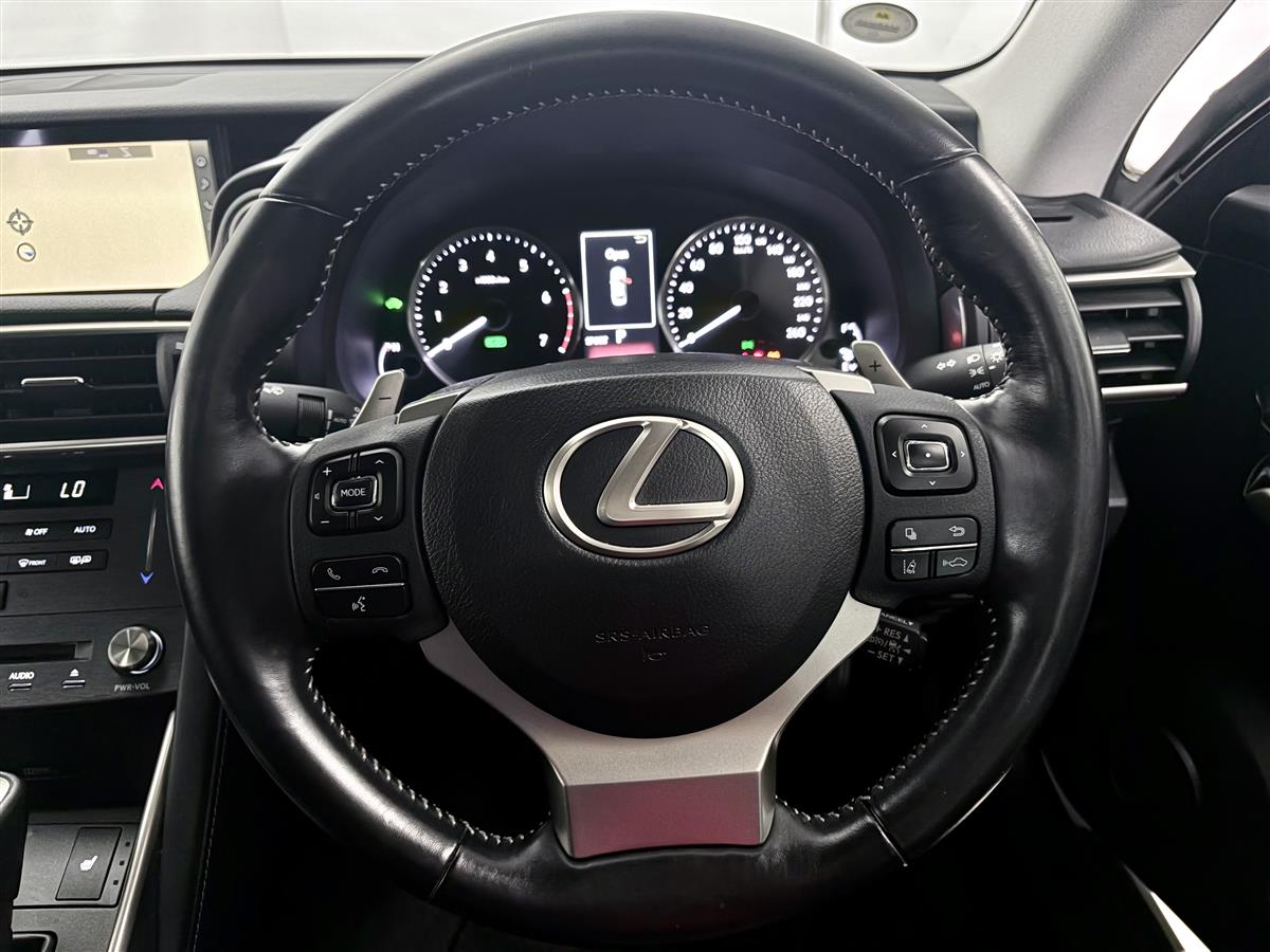 2019 Lexus IS 300h Hybrid,Blind spot, RADAR CRUISE Carousel 14