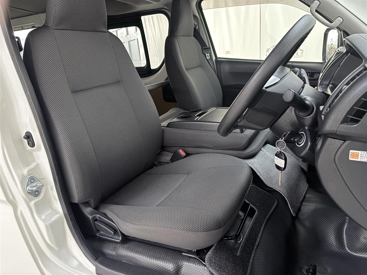 2021 Toyota Hiace GL 2.8 diesel, 6 SEATERS,Service history Carousel 10
