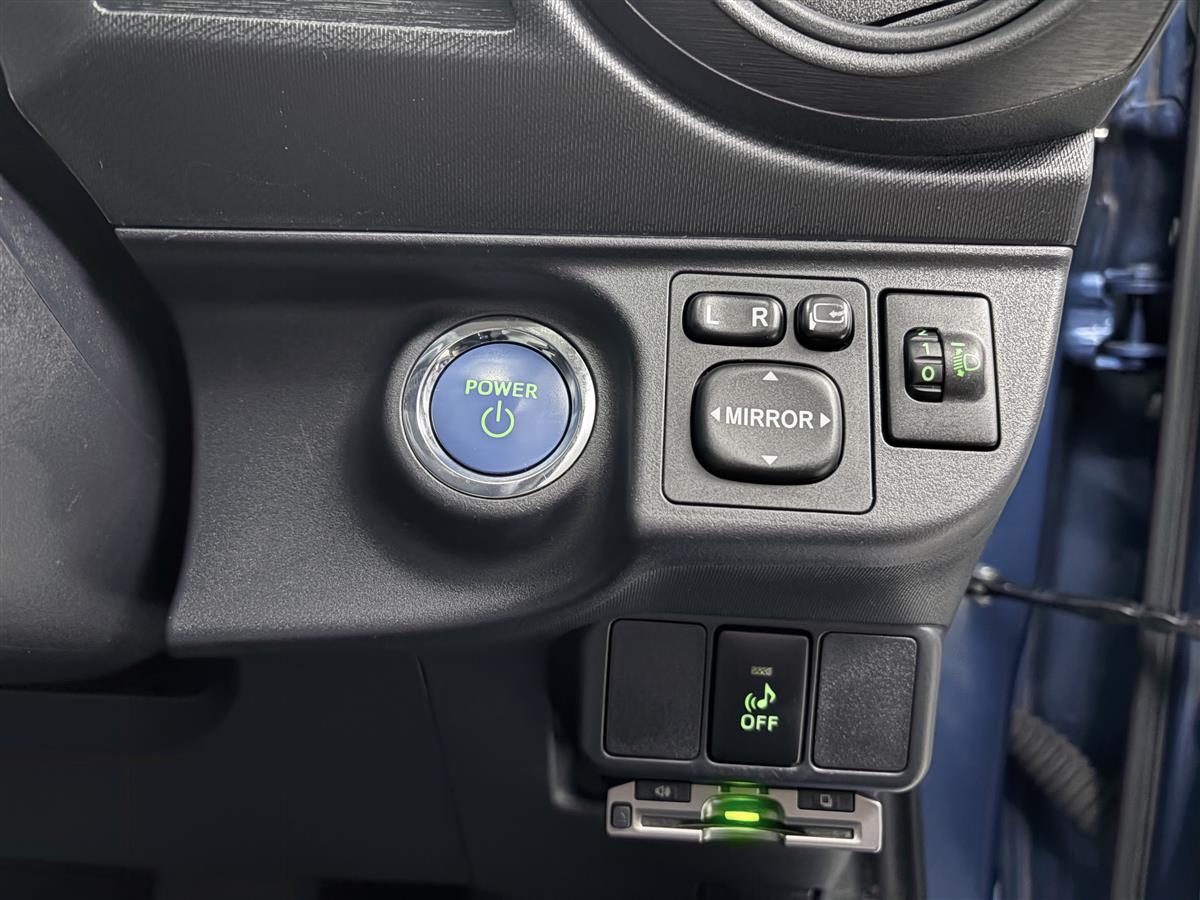 2012 Toyota Aqua HYBRID S,Push start,Service history Carousel 14