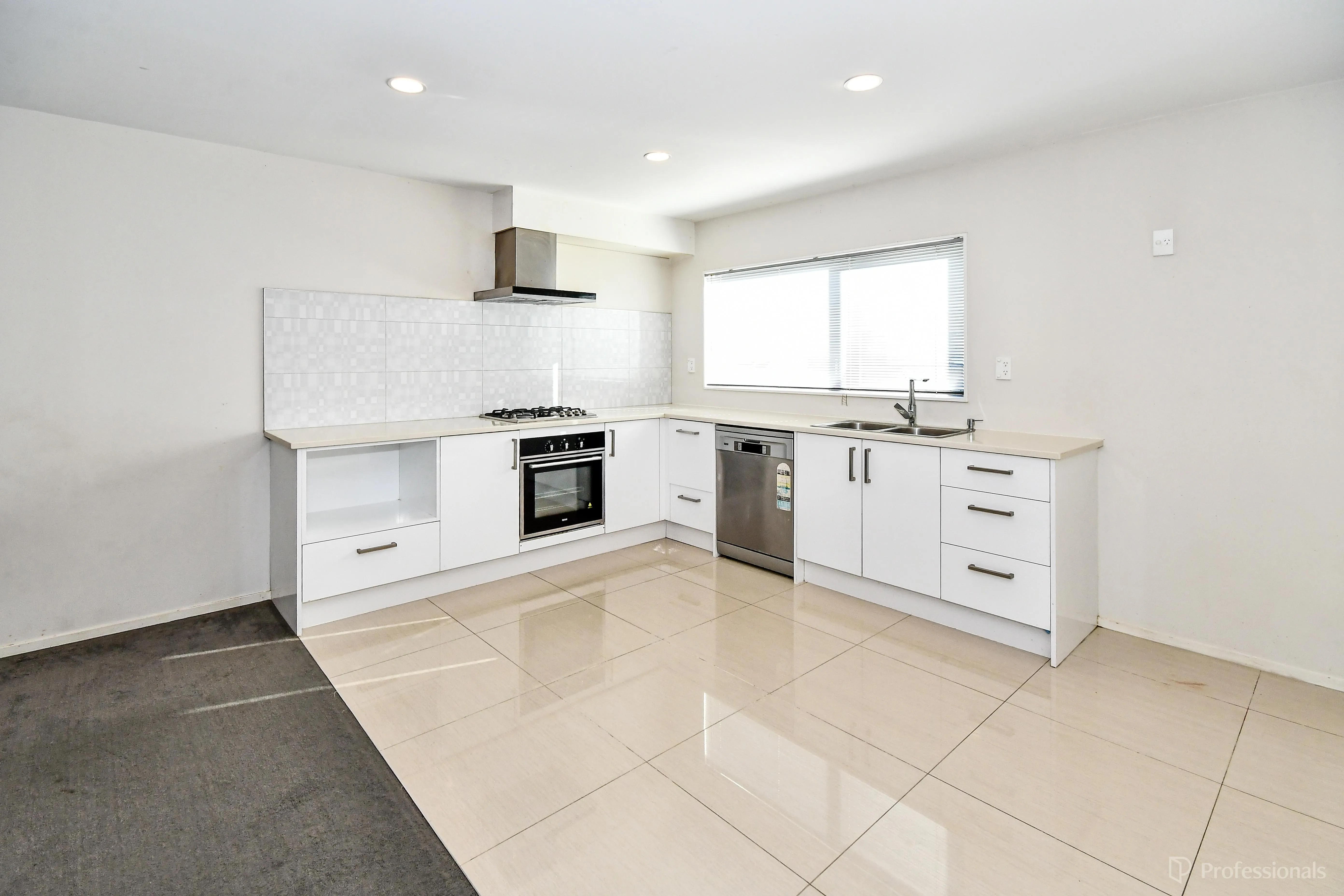 12D Jutland Road Manurewa, Manukau Carousel 1
