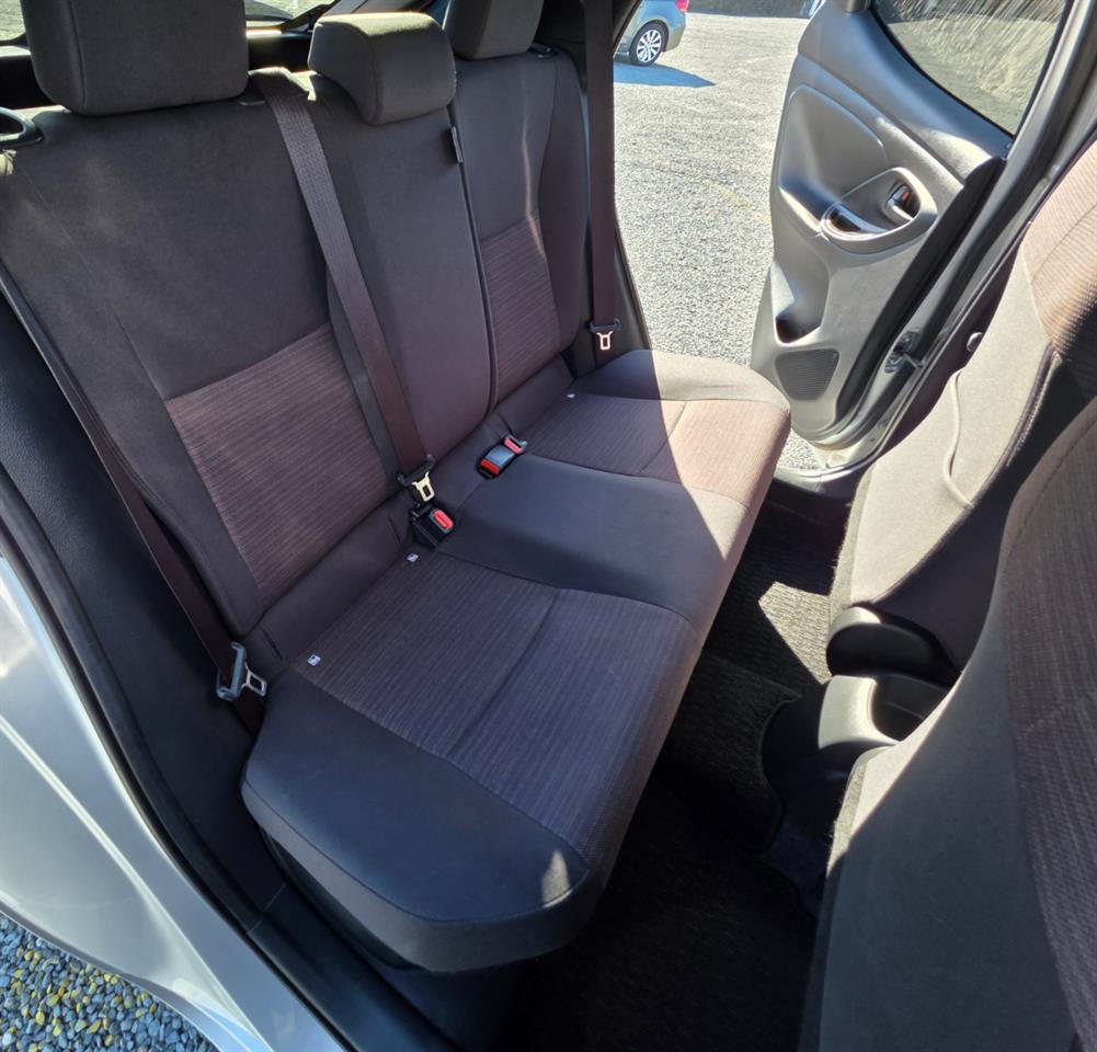 2020 Toyota Yaris 1.5lt Hybrid **G MODEL- RADAR CRUISE ** Carousel 16