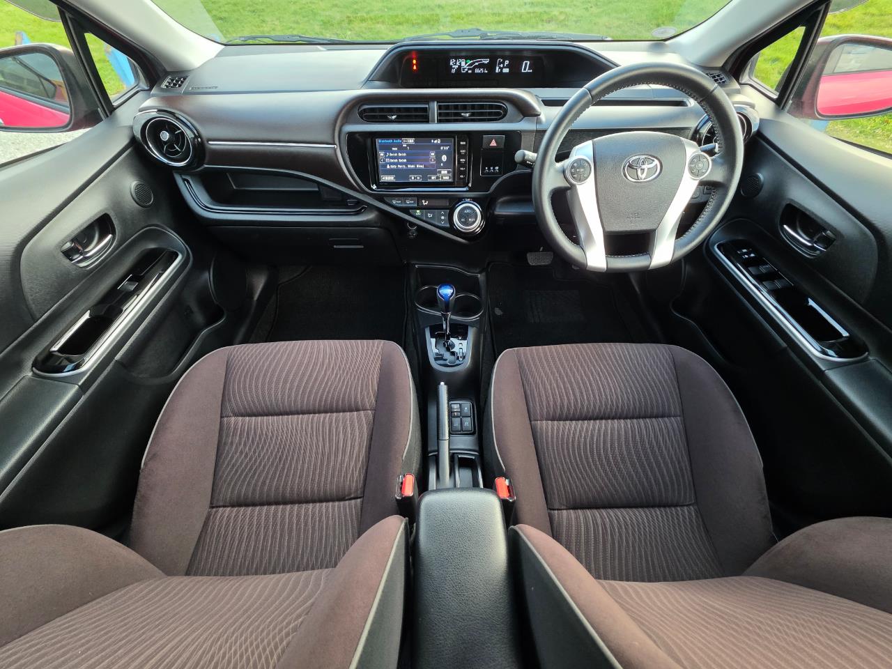 2015 Toyota Aqua G Hybrid**CRUISE- HEATED SEATS- LOW KMS ** Carousel 9